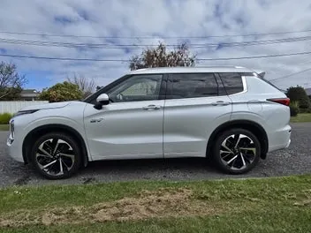 Mitsubishi Outlander 2022 photo 3