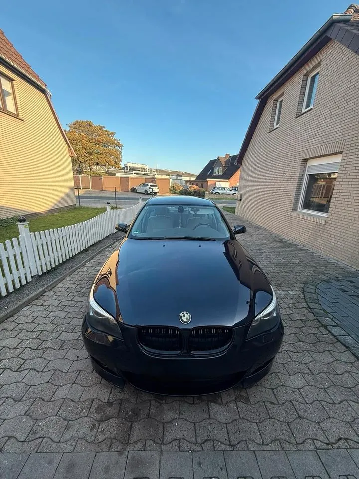 BMW 520I