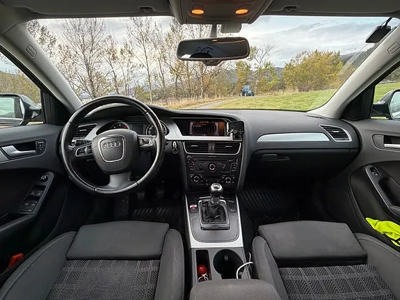 Audi A4 2010 photo 3