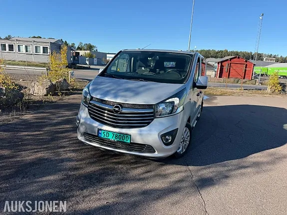 Opel Vivaro 2015 photo 2