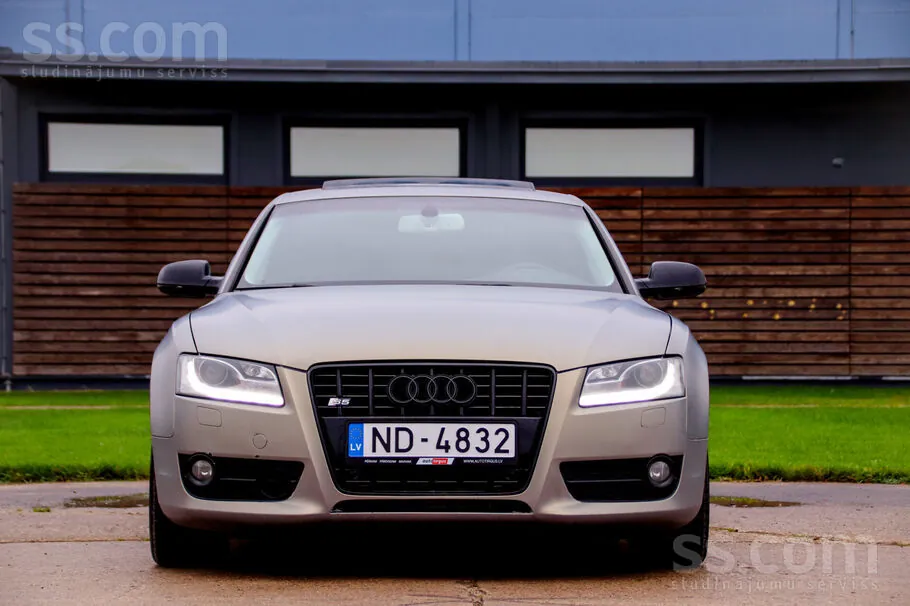 Audi A5 2010 photo 2