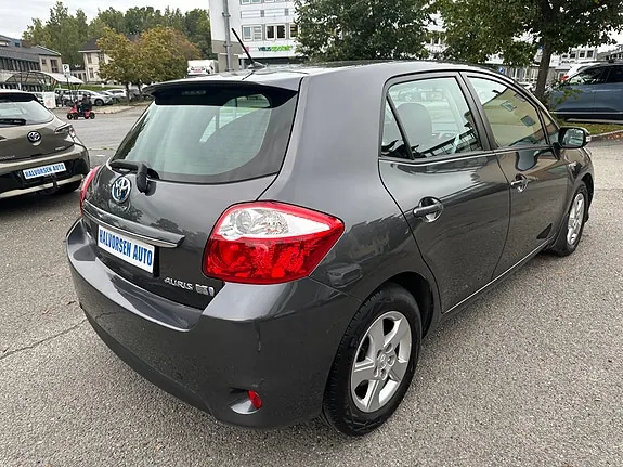 Toyota Auris 2012 photo 3