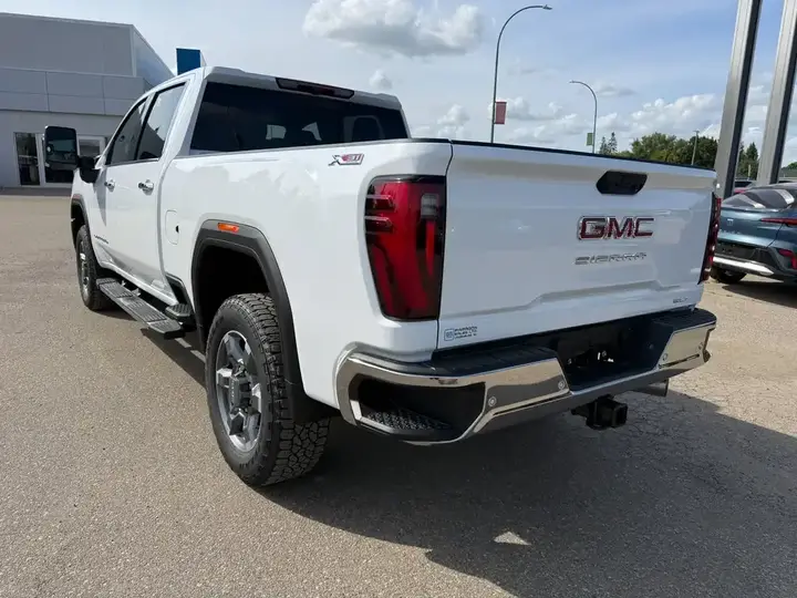 GMC Sierra 3500Hd 2026 photo 5