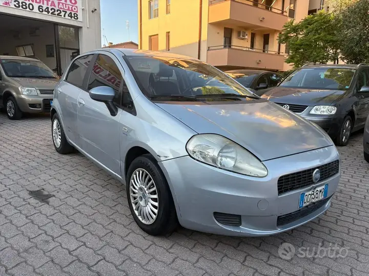 Fiat Grande Punto 2006 photo 2