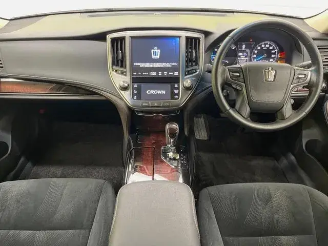 Toyota Crown 2015 photo 2