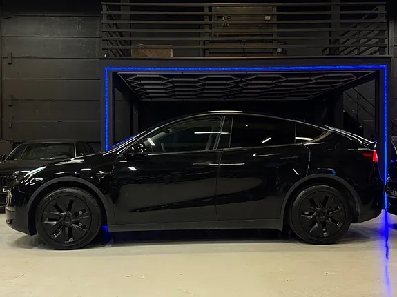Tesla Model Y 2023 photo 3