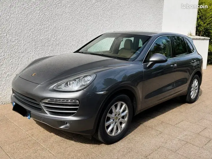 Porsche Cayenne 2012 photo 2