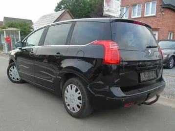 Peugeot 5008 2012 photo 2