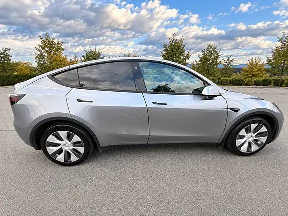 Tesla Model Y 2024 photo 3