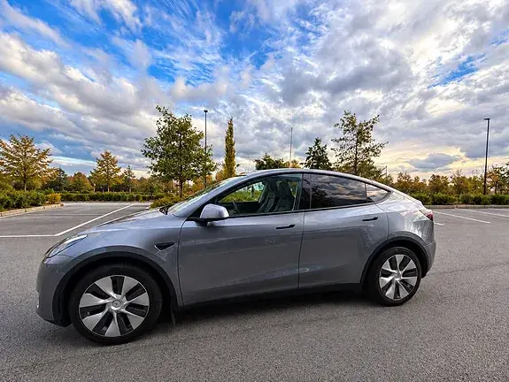 Tesla Model Y 2024 photo 2