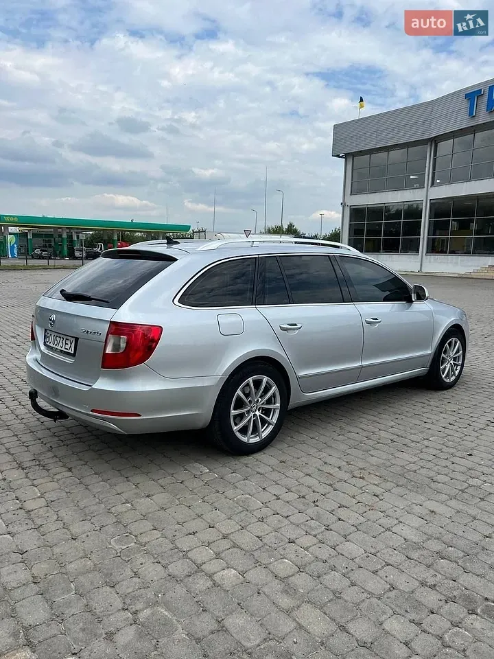 Skoda Superb 2013 photo 2