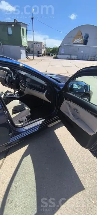 BMW 525 2011 photo 4