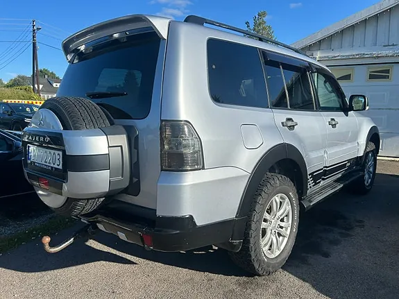 Mitsubishi Pajero 2012 photo 5