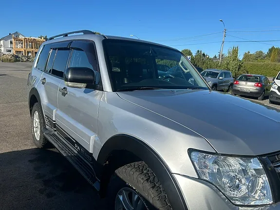 Mitsubishi Pajero 2012 photo 3