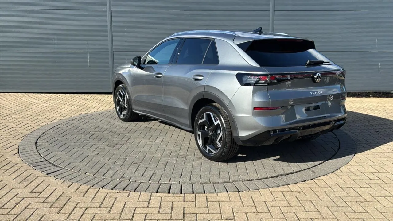 Volkswagen T-Roc photo 3