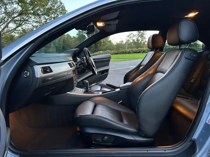 BMW 3 Series 2011 photo 4