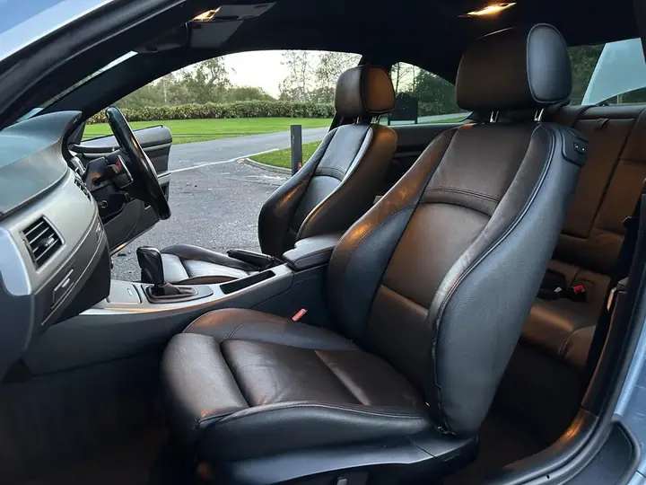 BMW 3 Series 2011 photo 5