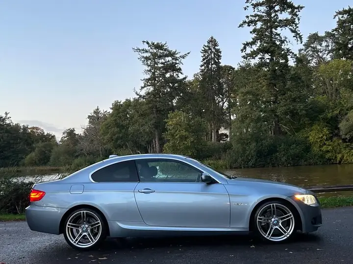 BMW 3 Series 2011 photo 3