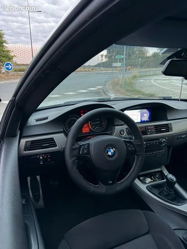 BMW 3 Series 2010 photo 3