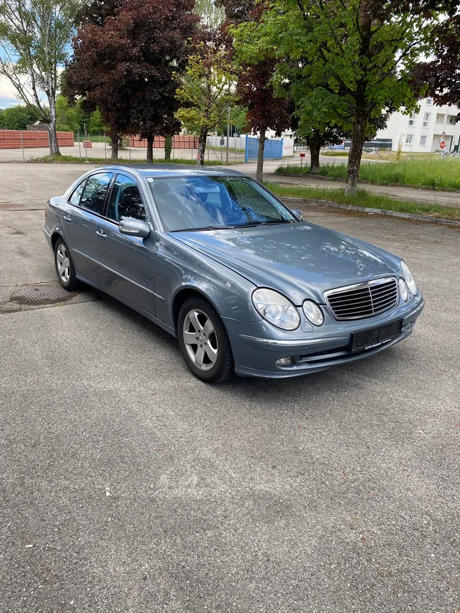 Mercedes-Benz E-Class 2005 photo 3