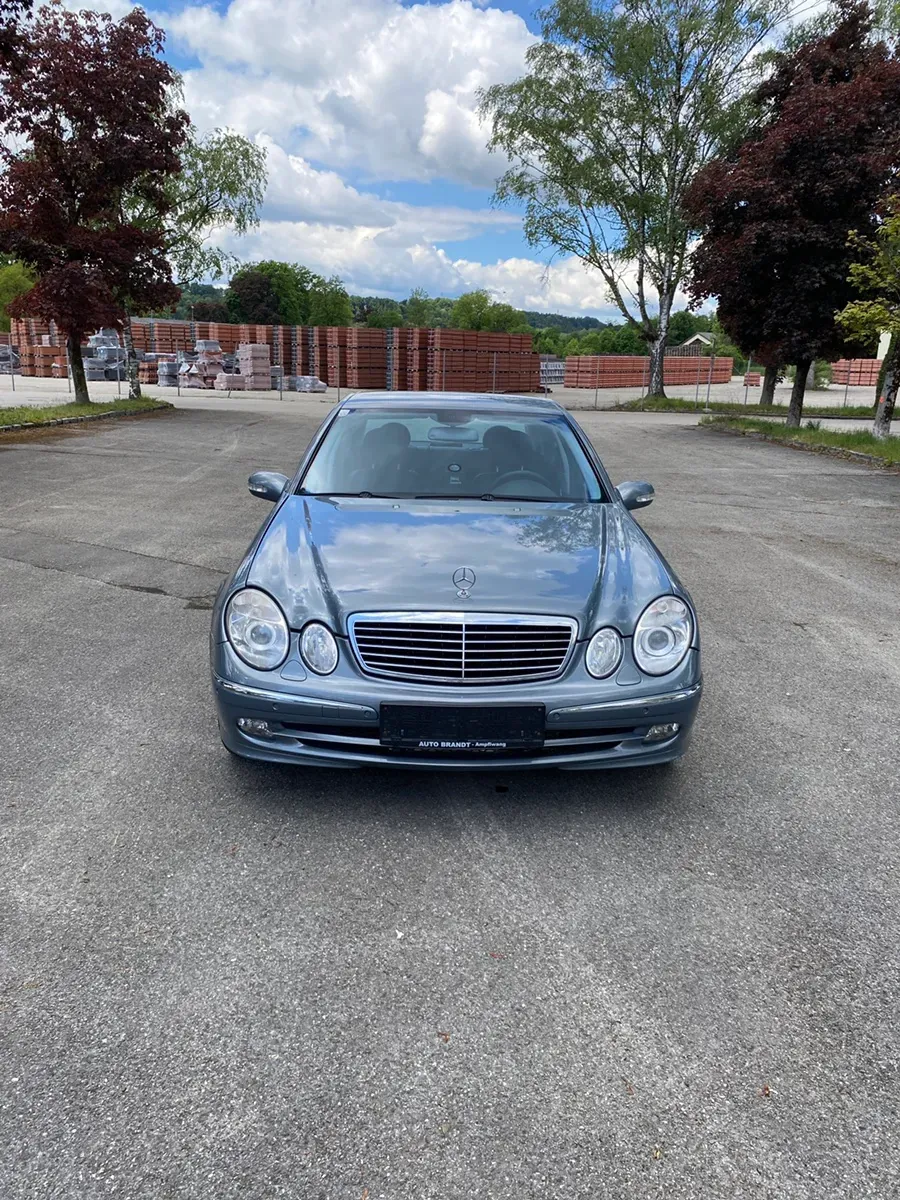Mercedes-Benz E-Class 2005 photo 2