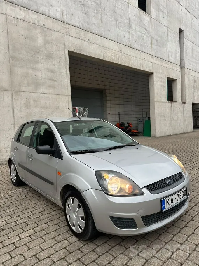 Ford Fiesta 2006 photo 2