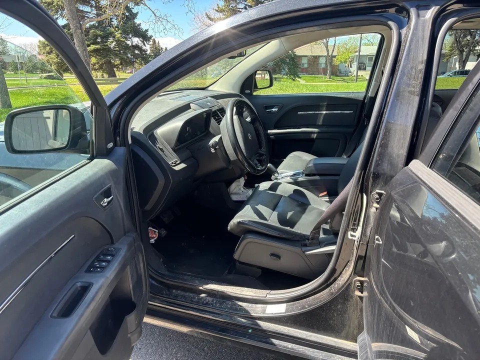 Dodge Journey 2010 photo 2
