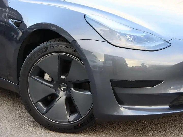 Tesla Model 3 2022 photo 2