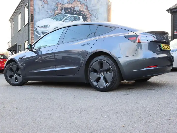 Tesla Model 3 2022 photo 3