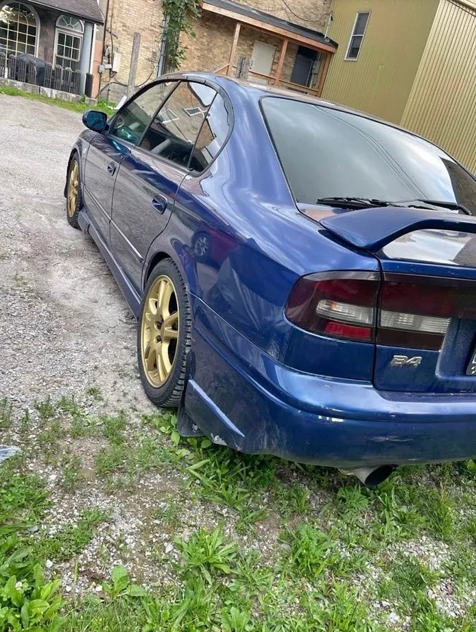 Subaru Legacy 2000 photo 2