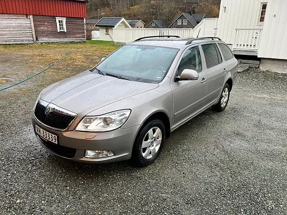 Skoda Octavia 2011 photo 3