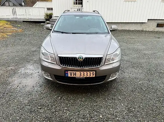 Skoda Octavia 2011 photo 2