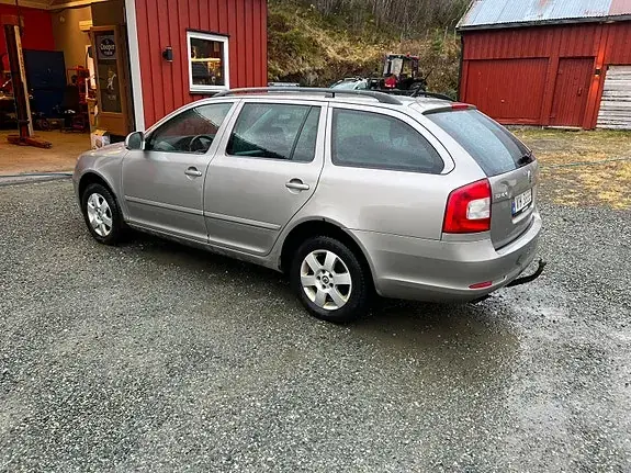 Skoda Octavia 2011 photo 5