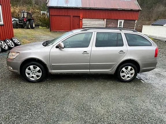 Skoda Octavia 2011 photo 4