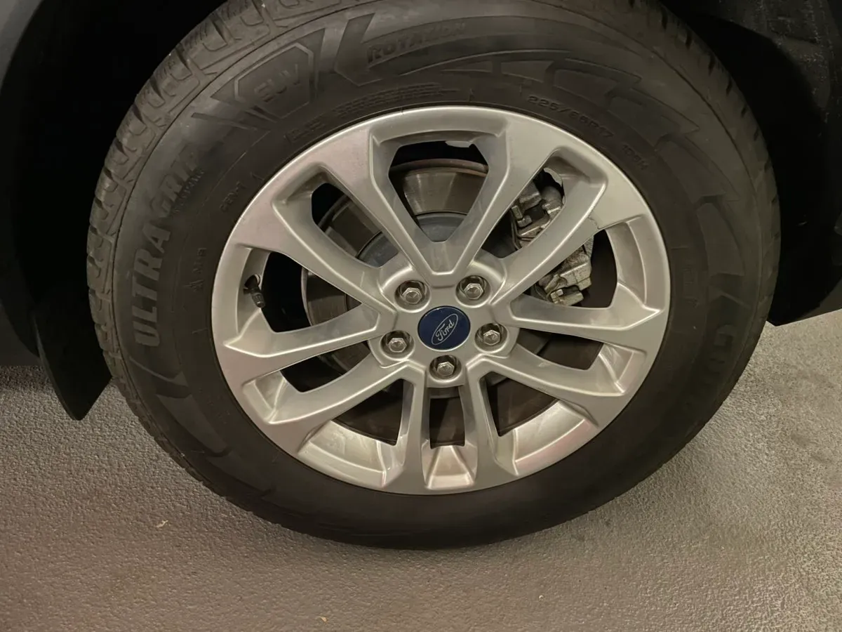 Ford Kuga 2022 photo 2