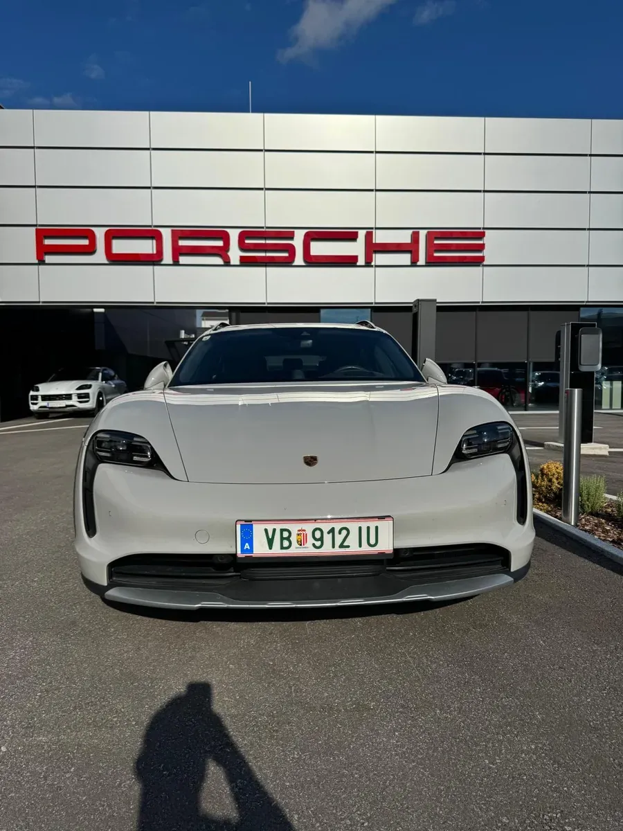 Porsche Taycan 2023 photo 3