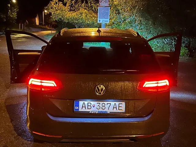 Volkswagen Passat Variant 2015 photo 2