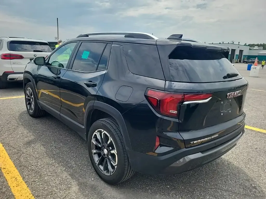 GMC Terrain 2026 photo 2