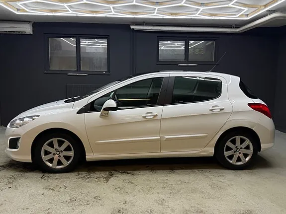 Peugeot 308 2013 photo 2