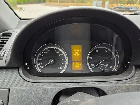 Mercedes-Benz Vito 113 2013 photo 2