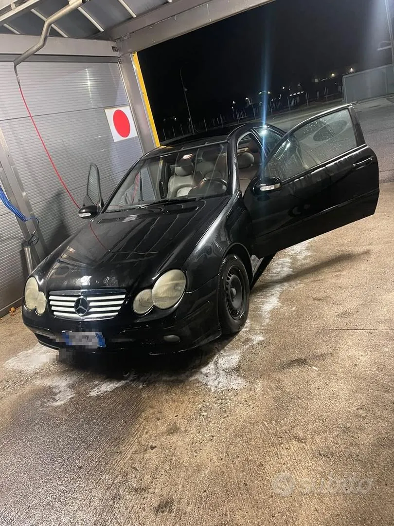 Mercedes-Benz C-Class 2003 photo 2