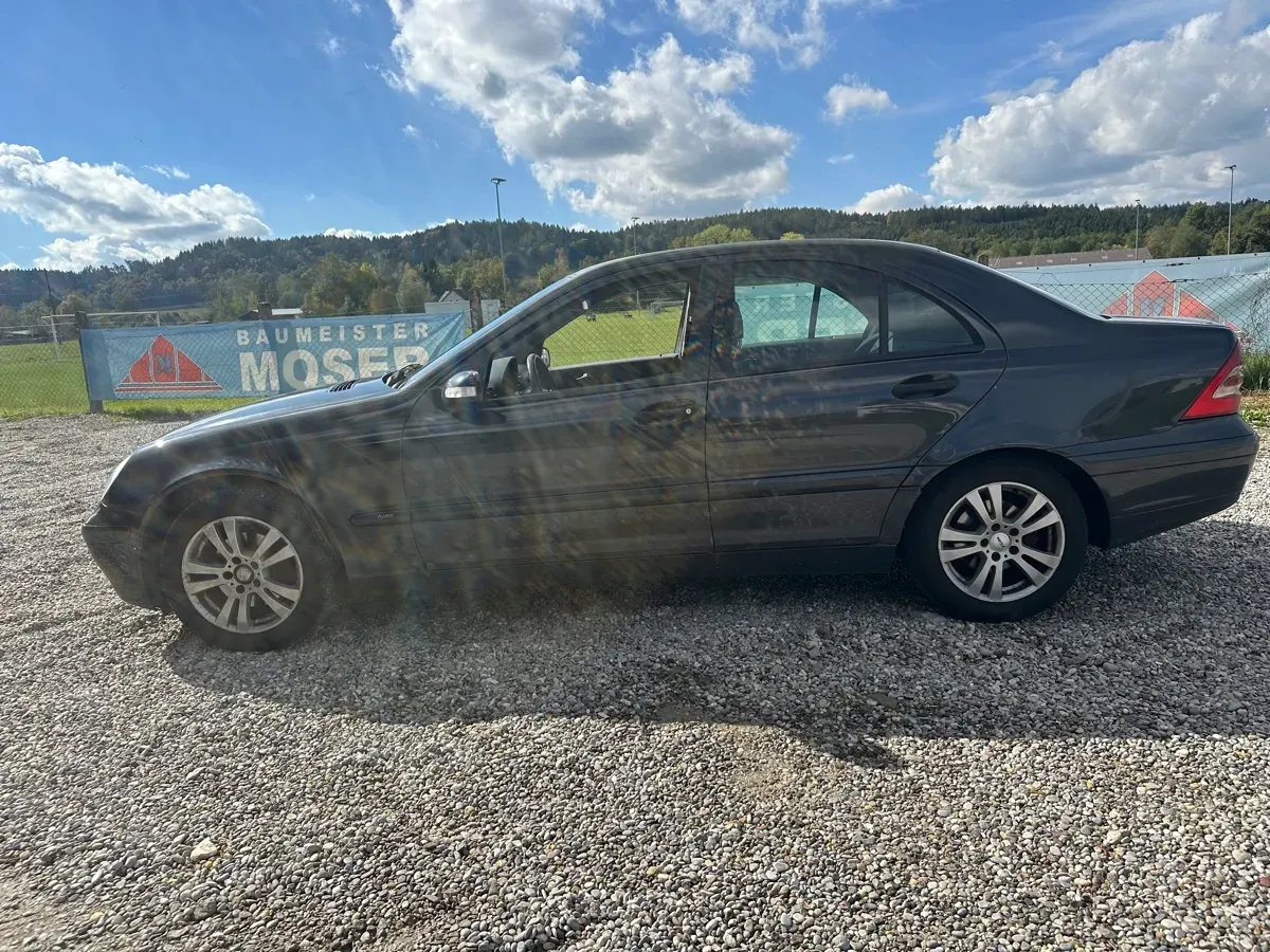 Mercedes-Benz C-Class 2002 photo 3