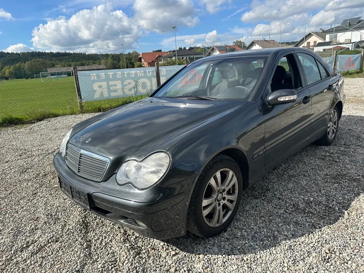 Mercedes-Benz C-Class 2002 photo 2