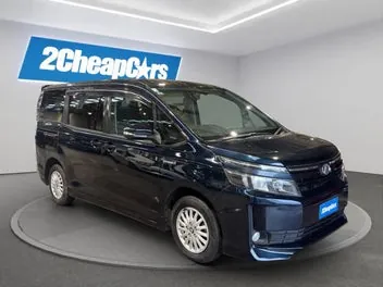 Toyota Voxy 2014 photo 4