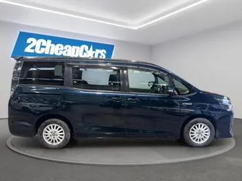 Toyota Voxy 2014 photo 5