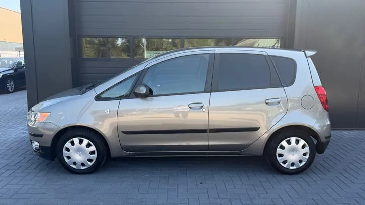 Mitsubishi Colt 2011 photo 3