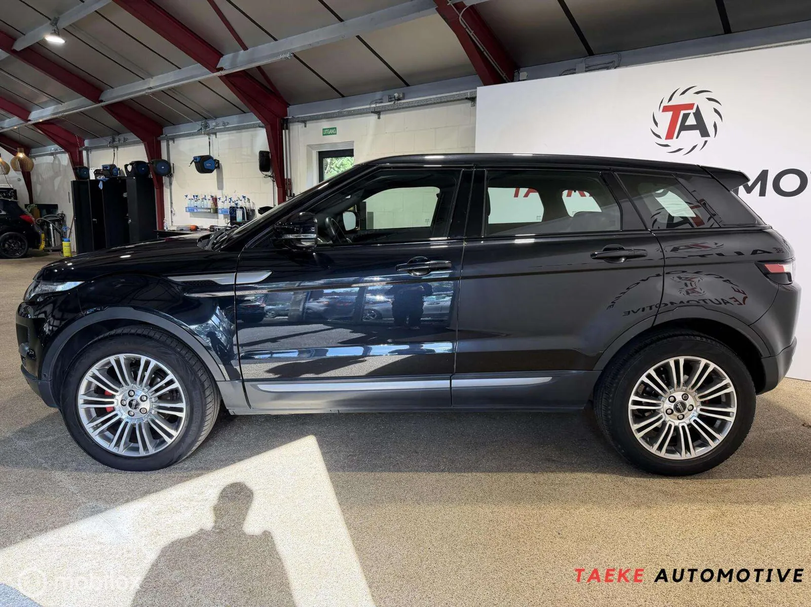 Land Rover Range Rover Evoque 2011 photo 2
