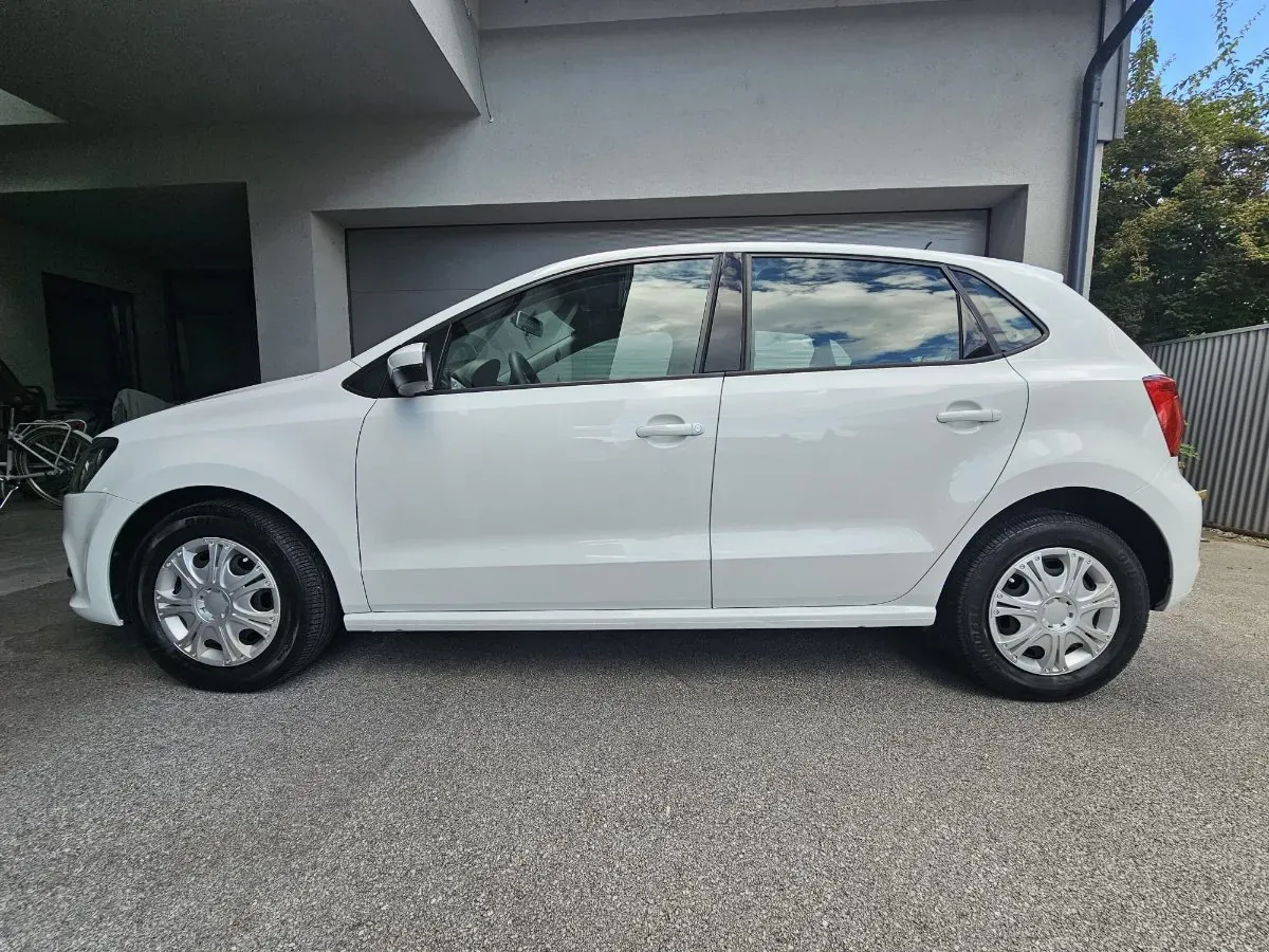 Volkswagen Polo 2017 photo 2