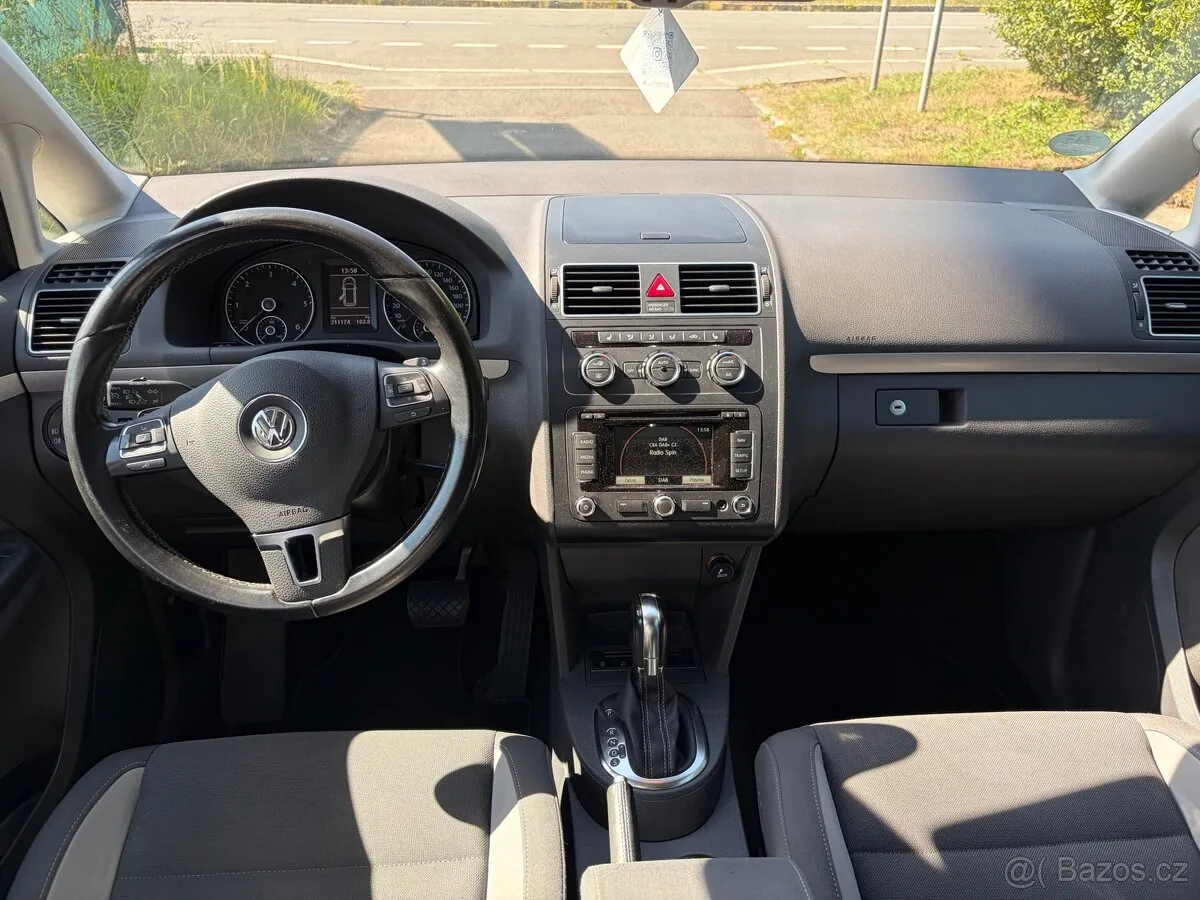 Volkswagen Touran 2013 photo 5