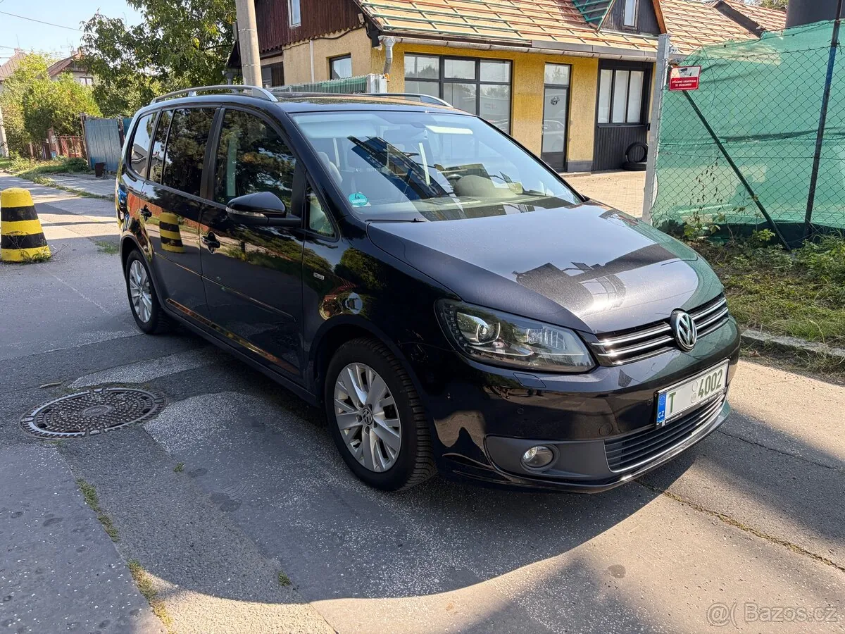Volkswagen Touran 2013 photo 2